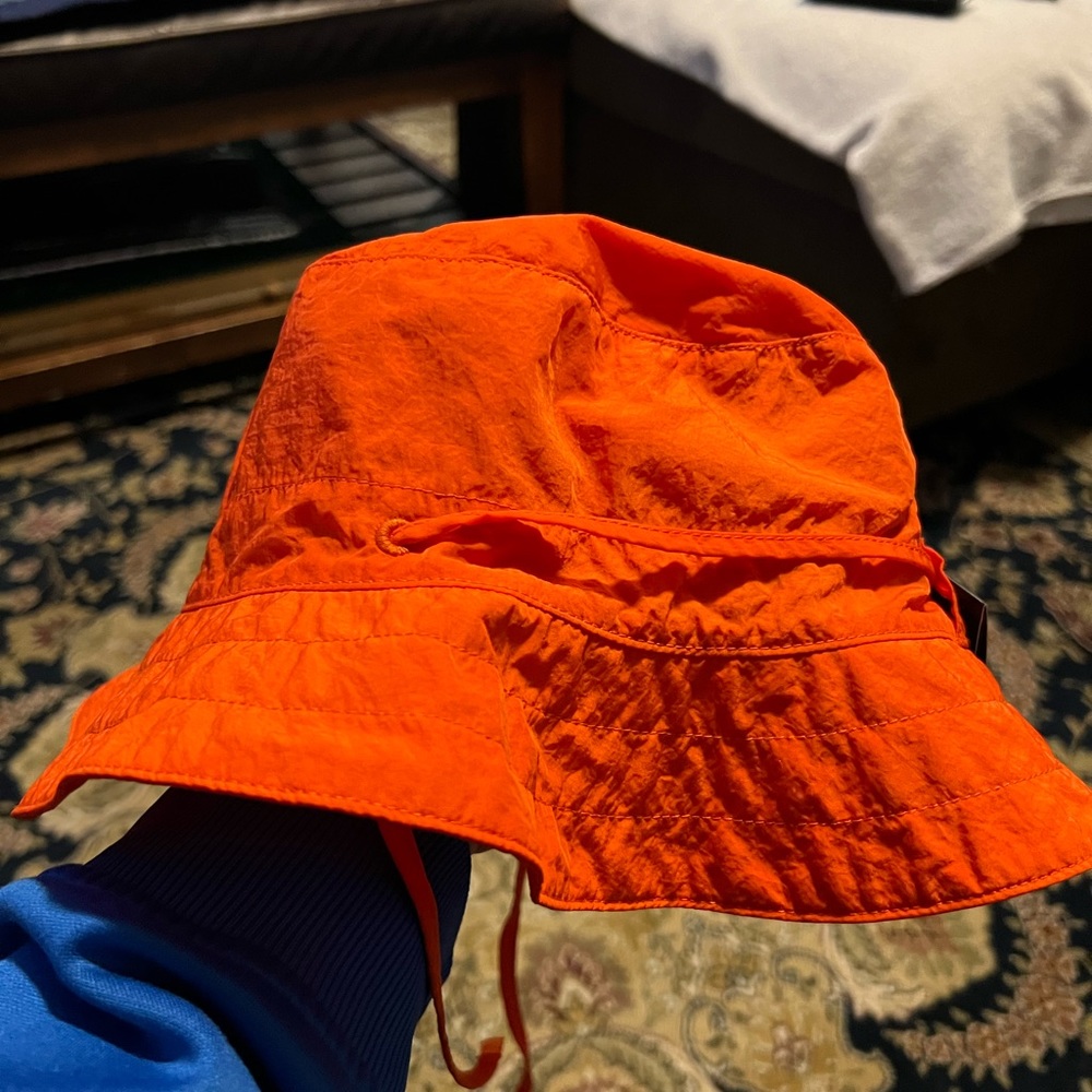Bucket hat